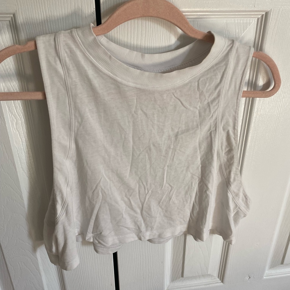 White lululemon vail top size 4